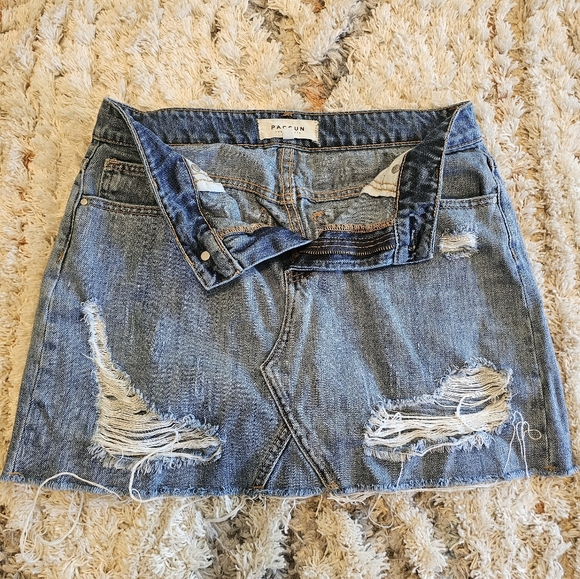 Pacsun Distressed Denim Mini Skirt Size 28 Blue 100% Cotton Raw Hem - Picture 1 of 4